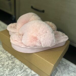 Jessica Simpson Pink Fluffy Slippers